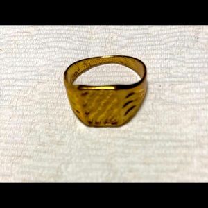 Boys ring gold. Size 8.  #045